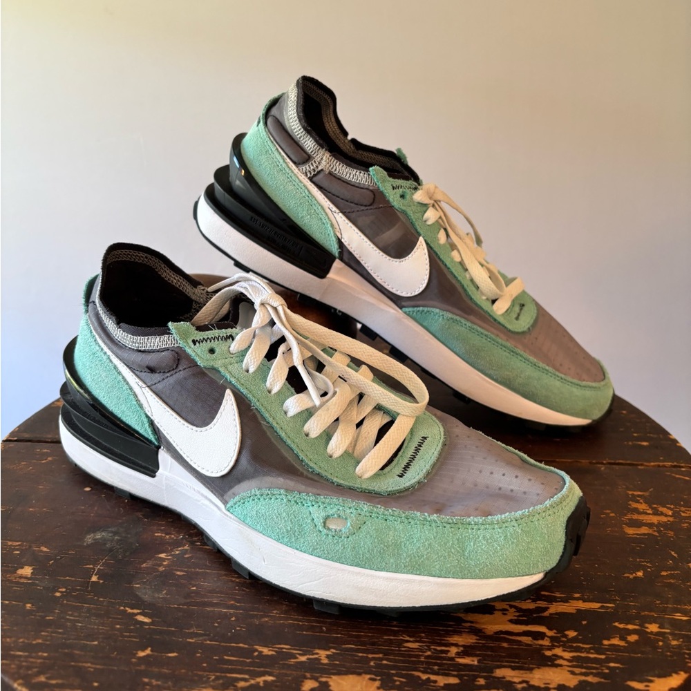 NEW Nike Waffle One SE Mint Green & Black never worn. M 7.5. W 9. Mint!